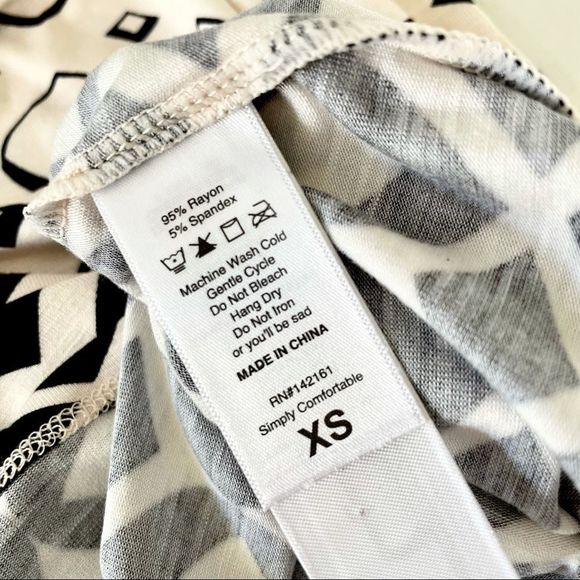 LuLaRoe “Olive” Style Tulip Sleeve Top with Geometric Print, Cream & Bla… - Picture 8 of 8